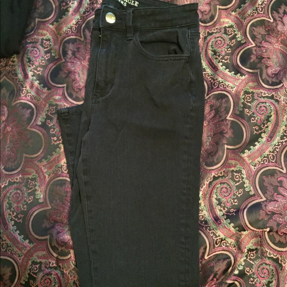 Black American Eagle skinny jeans